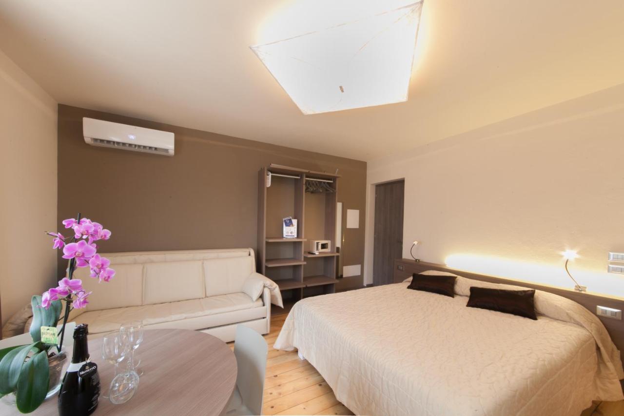 International Rooms & Apartments Сирмионе Экстерьер фото