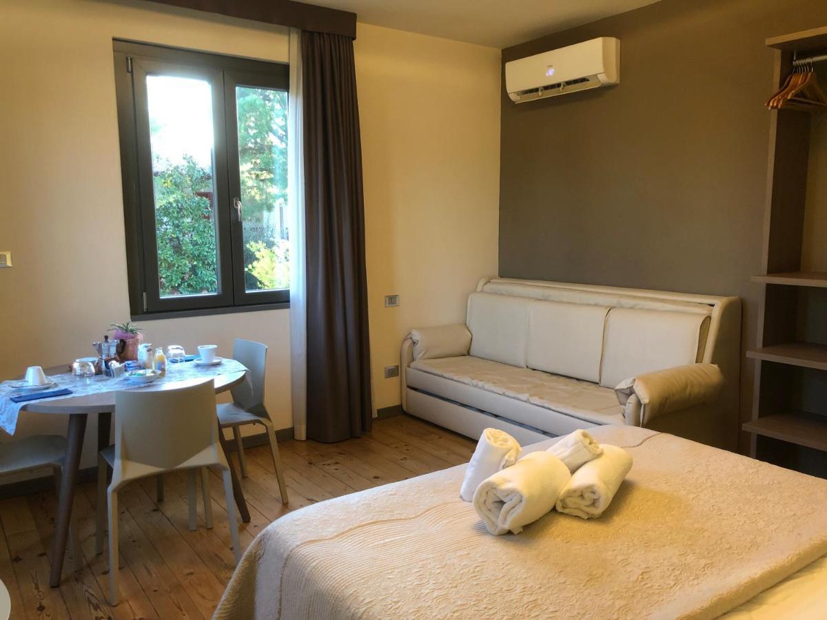 International Rooms & Apartments Сирмионе Экстерьер фото