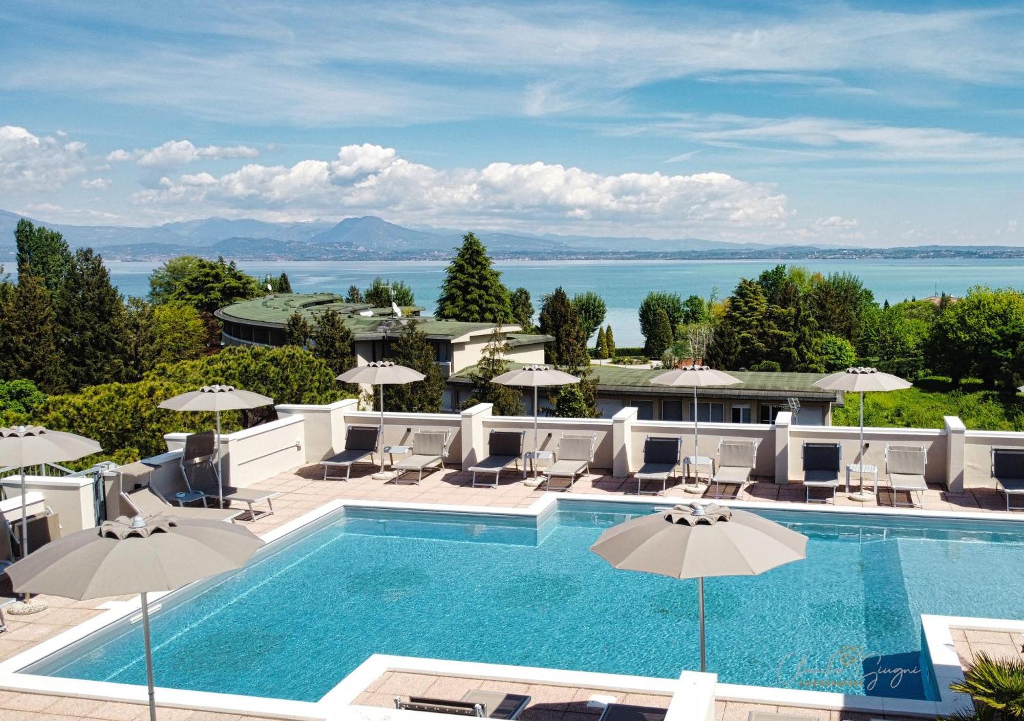 International Rooms & Apartments Сирмионе Экстерьер фото